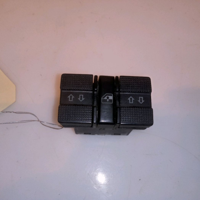 Commande lève-glace porte avant gauche occasion VOLKSWAGEN GOLF III Phase 1 04-1995->04-1999 1.8i 75ch 1H095985501C 1