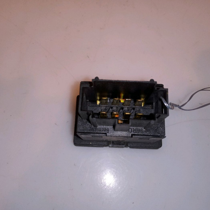 Commande lève-glace porte avant gauche occasion VOLKSWAGEN GOLF III Phase 1 04-1995->04-1999 1.8i 75ch 1H095985501C 2