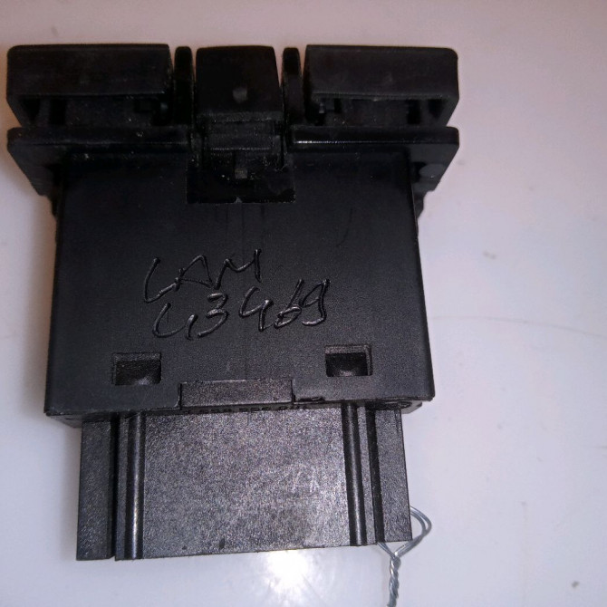 Commande lève-glace porte avant gauche occasion VOLKSWAGEN GOLF III Phase 1 04-1995->04-1999 1.8i 75ch 1H095985501C 3