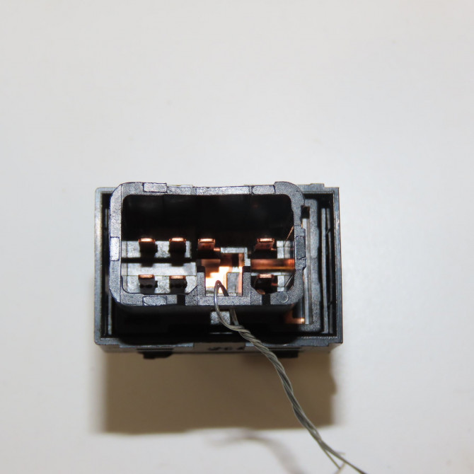 Commande leve-glace porte arrière gauche occasion HYUNDAI IX20 Phase 1 10-2010->... 1.4 CRDI 90ch 935751K000GU 3