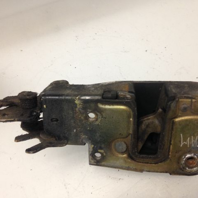 Serrure porte avg occasion VOLKSWAGEN TRANSPORTER IV Phase 1 09-1990->03-1996 2.4 D 702837015E 1