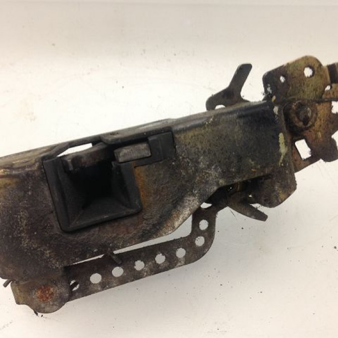 Serrure porte avg occasion VOLKSWAGEN TRANSPORTER IV Phase 1 09-1990->03-1996 2.4 D 702837015E 2