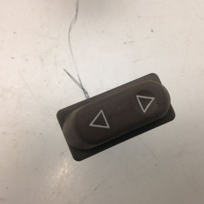 Commande lève-glace porte avant droite occasion PEUGEOT 306 Phase 1 09-1994->03-1997 1.4i 75ch 1