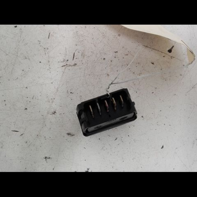 Commande lève-glace porte avant droite occasion CITROEN XSARA PICASSO Phase 2 02-2004->12-2010 1.6 HDI 110ch 2