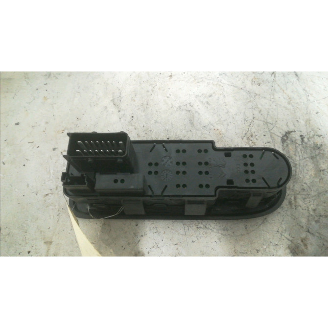 Commande lève-glace porte avant gauche occasion CITROEN C3 II Phase 2 03-2013->12-2016 1.6 HDI 75ch 98012283XT 2