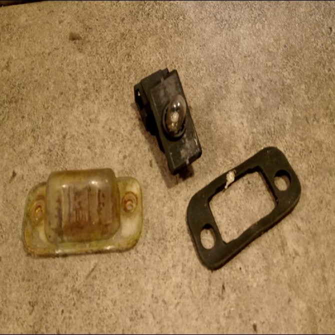 Eclaireur plaque de police d occasion VOLKSWAGEN GOLF III Phase 1 01-1992->12-1997 1.4i 60ch 1