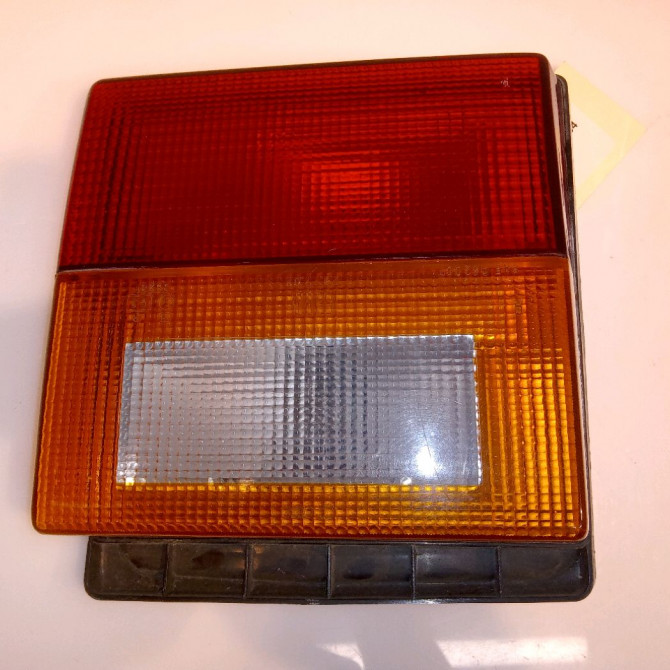 Feu arrière intérieur droit occasion AUDI 146 Phase 1 04-1995->04-1999 1.6i 75ch 1