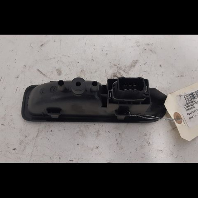 Commande leve-glace porte arrière gauche occasion RENAULT CLIO III Phase 1 09-2005->03-2009 1.4i 16v 100ch 8200214936 2