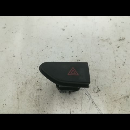 Bouton de warning occasion RENAULT CAPTUR Phase 1 02-2013->... 1.5 DCI 90ch 252907372R