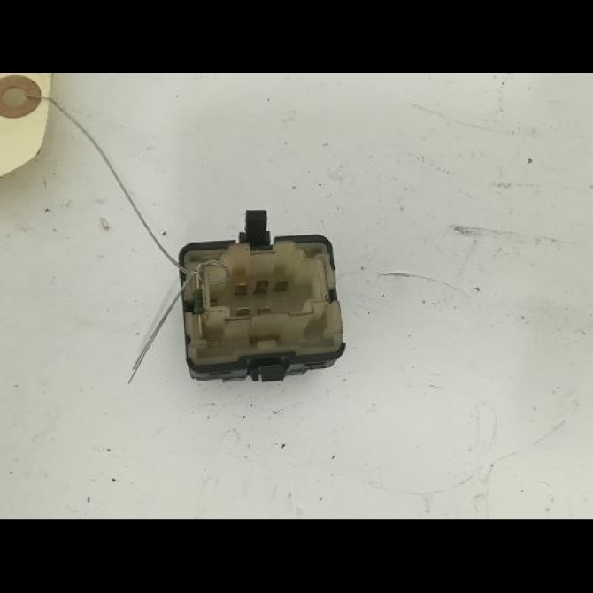 Commande leve-glace porte arrière gauche occasion VOLKSWAGEN GOLF III Phase 1 01-1992->12-1997 1.8i 90ch 2