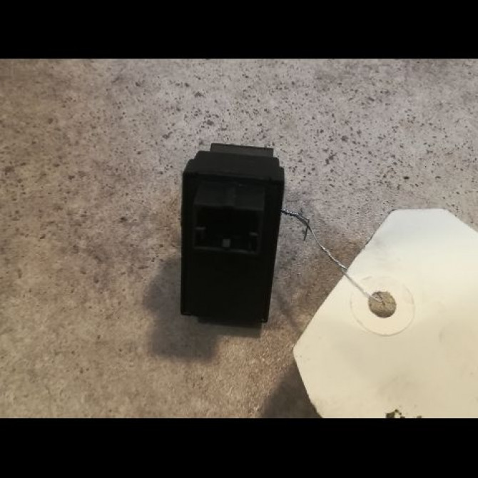 Commande lève-glace porte avant droite occasion FIAT PUNTO EVO III Phase 1 10-2009->12-2013 1.3 MULTIJET 75ch 735500049 2