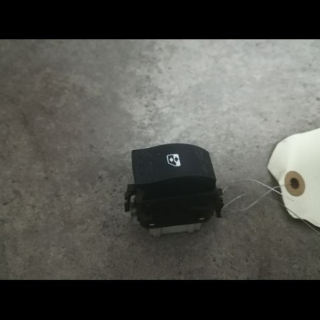 Commande lève-glace porte avant droite occasion RENAULT CLIO CAMPUS II Phase 1 07-2006->07-2009 1.5 DCI 65ch 8200634245