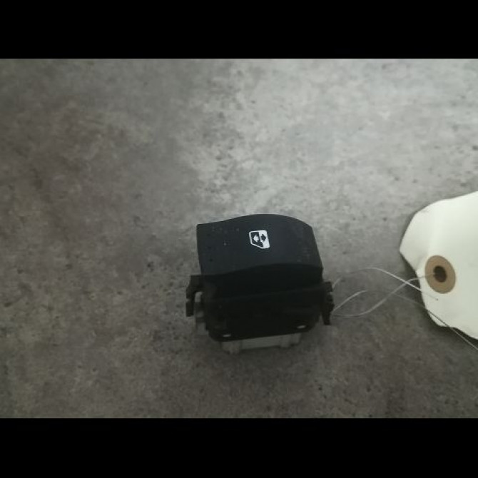 Commande lève-glace porte avant droite occasion RENAULT CLIO CAMPUS II Phase 1 07-2006->07-2009 1.5 DCI 65ch 8200634245 1