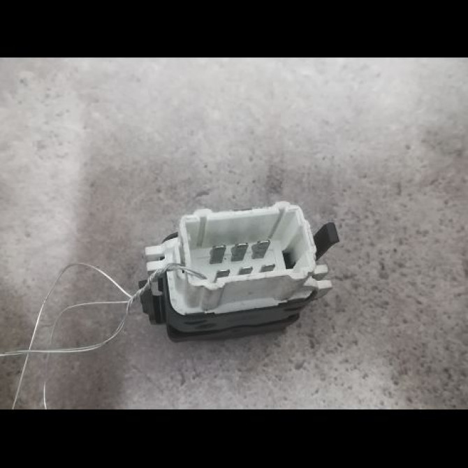 Commande lève-glace porte avant droite occasion RENAULT CLIO CAMPUS II Phase 1 07-2006->07-2009 1.5 DCI 65ch 8200634245 2