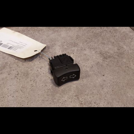 Commande lève-glace porte avant droite occasion RENAULT EXPRESS Phase 2 09-1994->09-1997