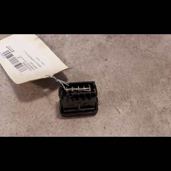 Commande lève-glace porte avant droite occasion RENAULT EXPRESS Phase 2 09-1994->09-1997 2