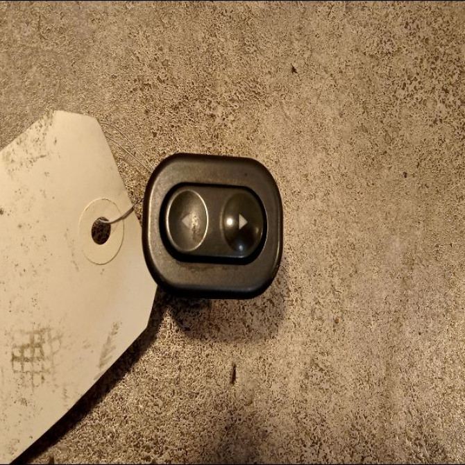 Commande lève-glace porte avant droite occasion FIAT PUNTO I Phase 1 11-1993->10-1999 1.2i 60ch 720654060 1