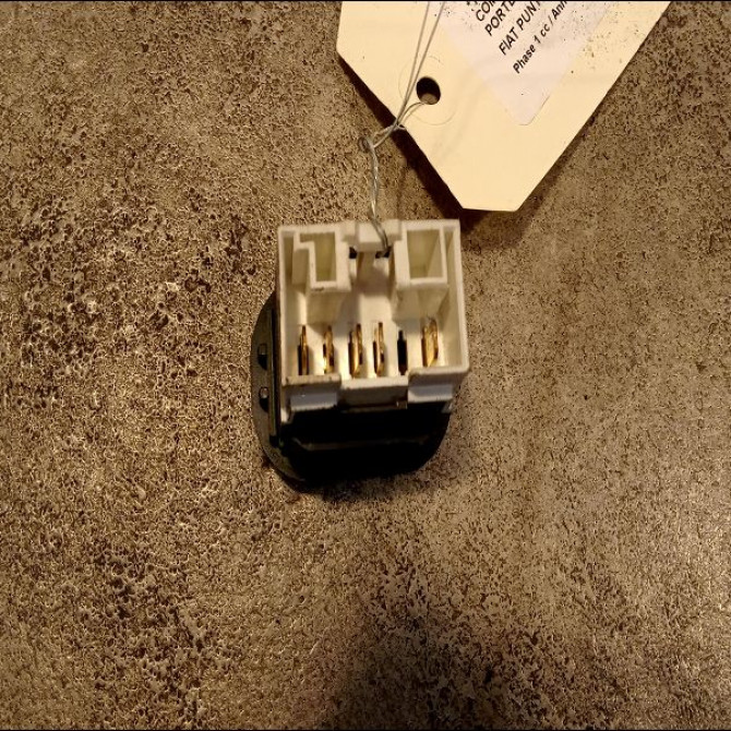 Commande lève-glace porte avant droite occasion FIAT PUNTO I Phase 1 11-1993->10-1999 1.2i 60ch 720654060 2