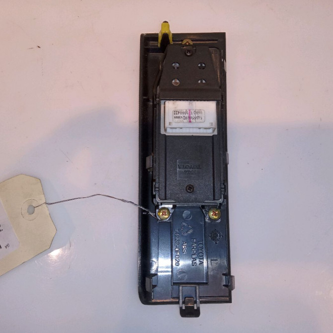 Commande lève-glace porte avant gauche occasion TOYOTA COROLLA VERSO II Phase 1 05-2004->06-2007 136 D-4D 848200F030 2