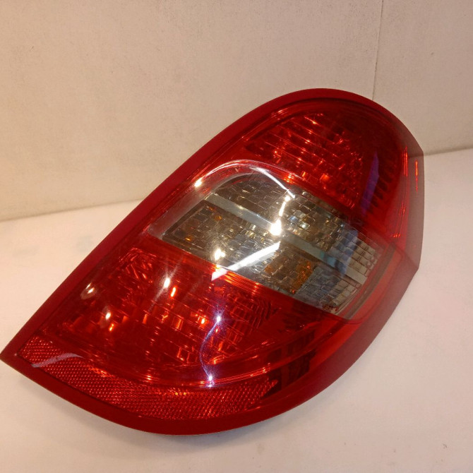 Feu arrière droit occasion MERCEDES CLASSE A I 169820306428 1