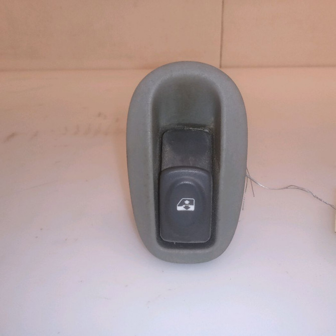 Commande leve-glace porte arrière droite occasion RENAULT SCENIC I Phase 2 08-1999->06-2003 1.9 DCI 100ch 1