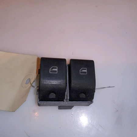 Commande lève-glace porte avant gauche occasion VOLKSWAGEN POLO IV Phase 2 05-2005->09-2009 1.4 TDI 70ch