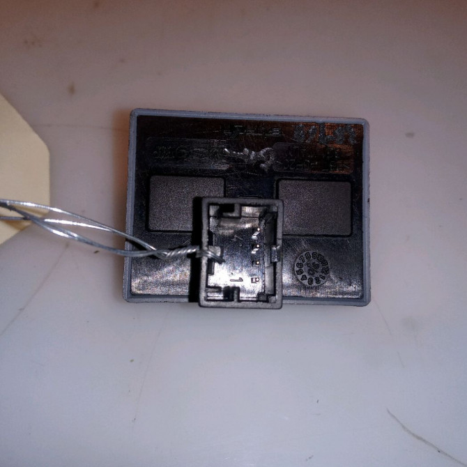 Commande lève-glace porte avant gauche occasion VOLKSWAGEN POLO IV Phase 2 05-2005->09-2009 1.4 TDI 70ch 2