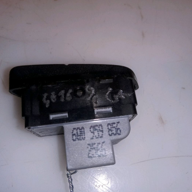 Commande lève-glace porte avant droite occasion VOLKSWAGEN POLO IV Phase 2 05-2005->09-2009 1.4 TDI 70ch 3