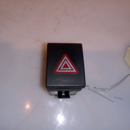 Bouton de warning occasion VOLKSWAGEN POLO IV Phase 2 05-2005->09-2009 1.4 TDI 70ch 6Q0953235A9B9