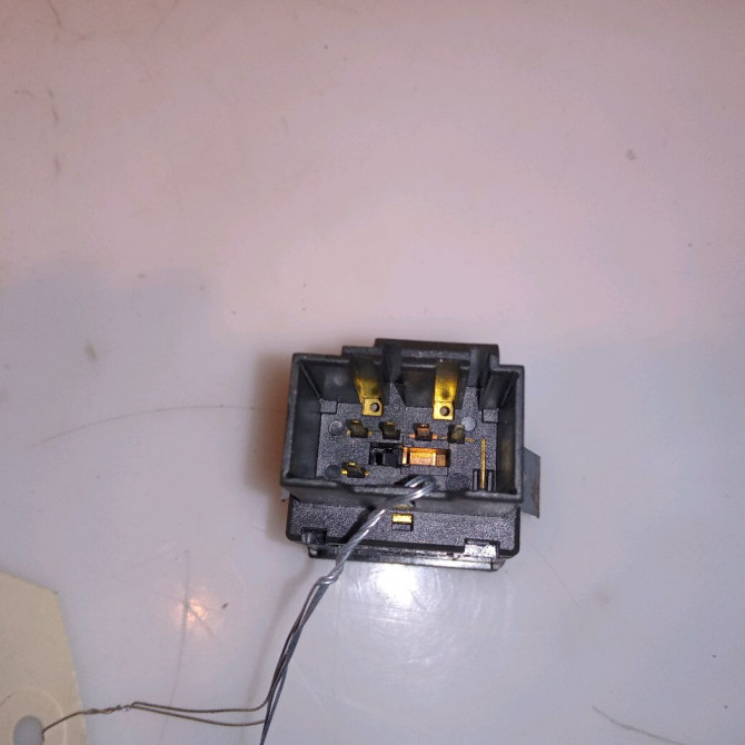 Bouton de warning occasion VOLKSWAGEN POLO IV Phase 2 05-2005->09-2009 1.4 TDI 70ch 6Q0953235A9B9 2