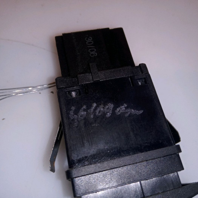 Bouton de warning occasion VOLKSWAGEN POLO IV Phase 2 05-2005->09-2009 1.4 TDI 70ch 6Q0953235A9B9 3