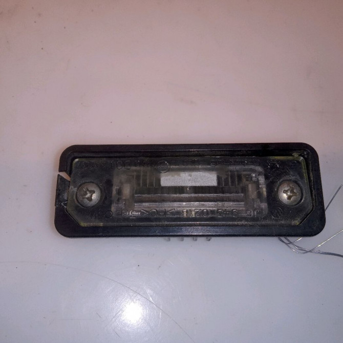 Eclaireur plaque de police g occasion VOLKSWAGEN PASSAT V Phase 1 03-2005->10-2010 1.9 TDI 105ch 3C5943021 1