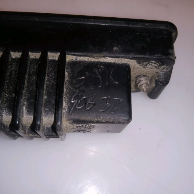 Eclaireur plaque de police g occasion VOLKSWAGEN PASSAT V Phase 1 03-2005->10-2010 1.9 TDI 105ch 3C5943021 3