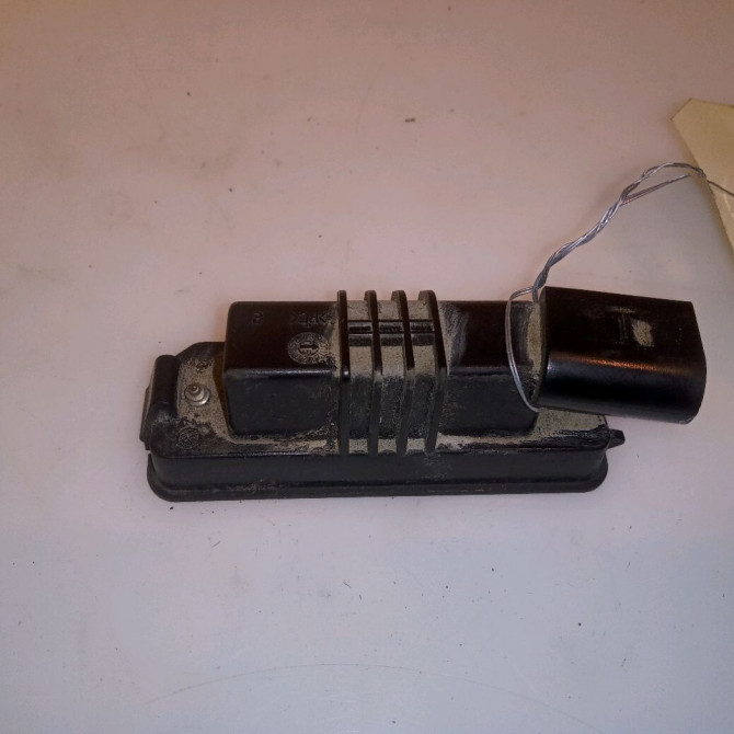 Eclaireur plaque de police d occasion VOLKSWAGEN PASSAT V Phase 1 03-2005->10-2010 1.9 TDI 105ch 3C5943021 2