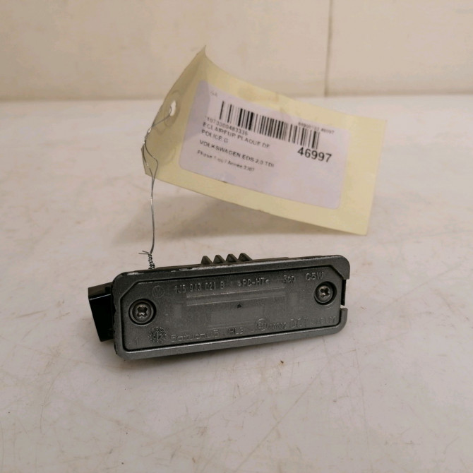 Eclaireur plaque de police g occasion VOLKSWAGEN EOS Phase 1 04-2006->01-2011 2.0 TDI 140ch 3D0943021A 1