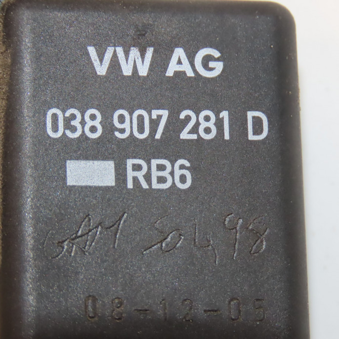 Boitier de préchauffage occasion VOLKSWAGEN TOURAN I Phase 2 11-2006->09-2010 2.0TDi 16v 140ch 3