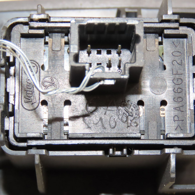 Commande lève-glace porte avant droite occasion RENAULT LAGUNA III Phase 1 10-2007->10-2010 2.0 DCI 150ch 809600750R 3