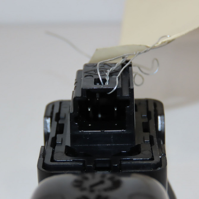 Commande leve-glace porte arrière droite occasion RENAULT CLIO V 254218388R 3