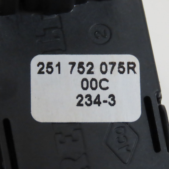 Interrupteur commande de frein a main occasion RENAULT CLIO V 3