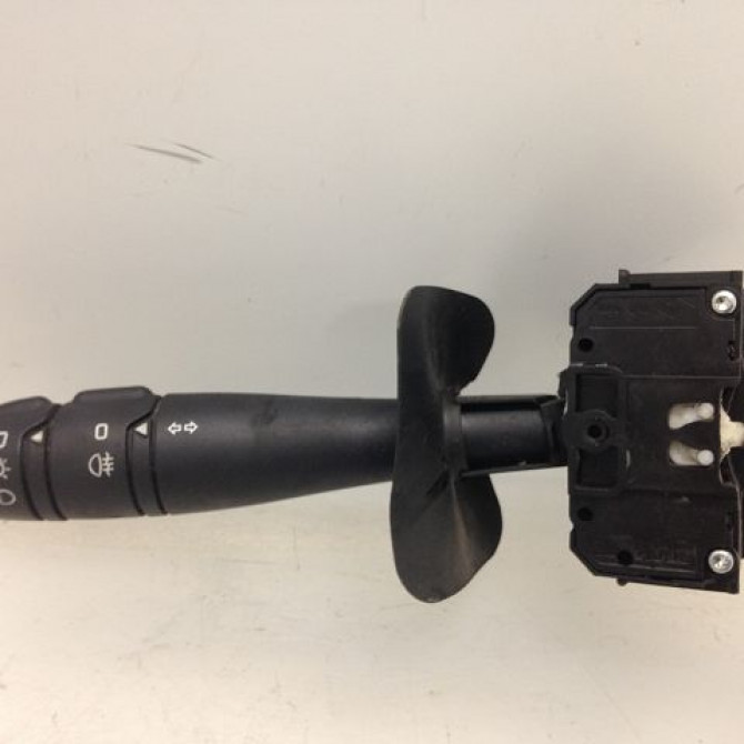 Commande clignotant occasion RENAULT CLIO II Phase 2 06-2001->07-2006 1.5 DCI 65ch 7701066570 1