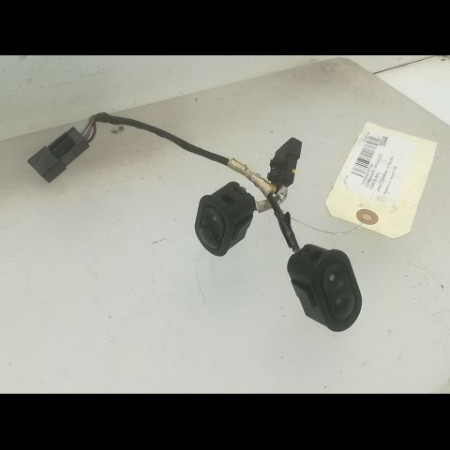 Commande lève-glace porte avant droite occasion OPEL CORSA II Phase 2 04-1997->10-2000 1.2i 16v 65ch 90433895