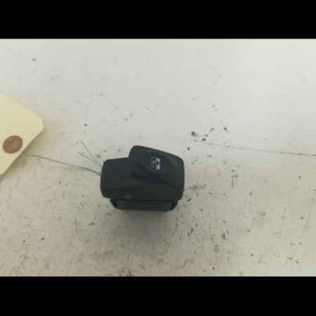 Commande lève-glace porte avant droite occasion RENAULT CLIO II Phase 1 03-1998->06-2001 8200467795