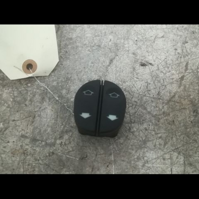 Commande lève-glace porte avant gauche occasion FORD FIESTA IV Phase 1 09-1995->09-1999 1.25i 1007910 1