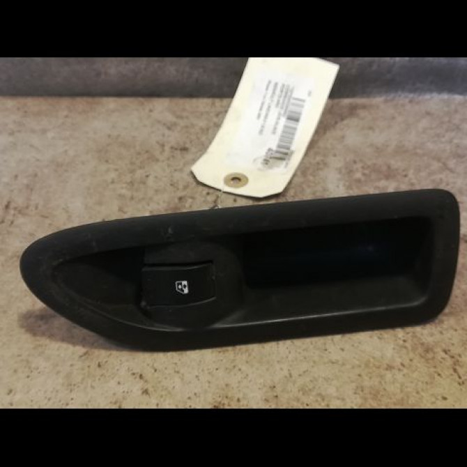 Commande leve-glace porte arrière droite occasion RENAULT LAGUNA II Phase 1 11-2000->03-2005 1.9 DCI 110ch 8200220507 1