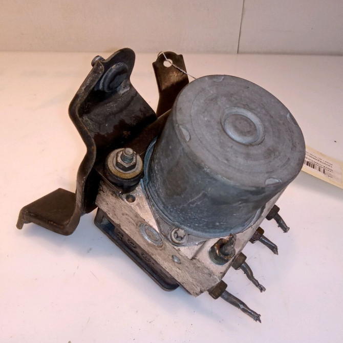 Unité hydraulique ABS occasion TOYOTA COROLLA VERSO II Phase 1 05-2004->06-2007 136 D-4D 440500F030 1