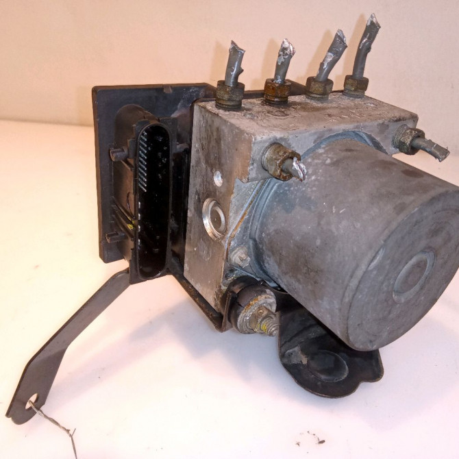 Unité hydraulique ABS occasion TOYOTA COROLLA VERSO II Phase 1 05-2004->06-2007 136 D-4D 440500F030 3