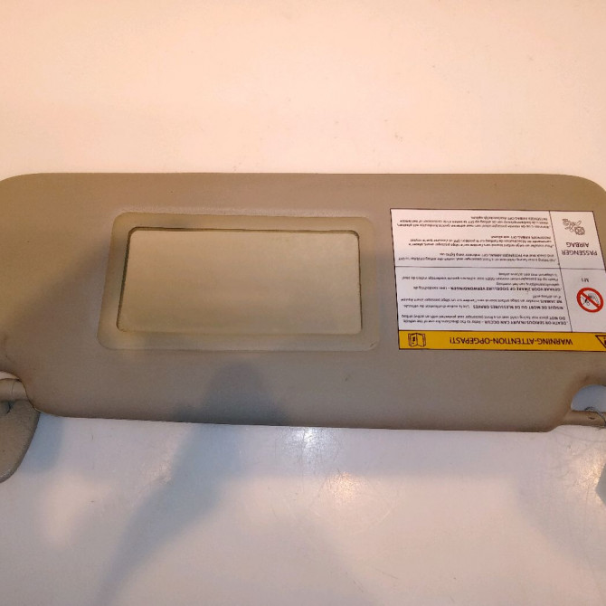 Pare-soleil droit occasion RENAULT TWINGO II Phase 2 12-2011->12-2014 1.2i 16v 75ch 964001550R 2