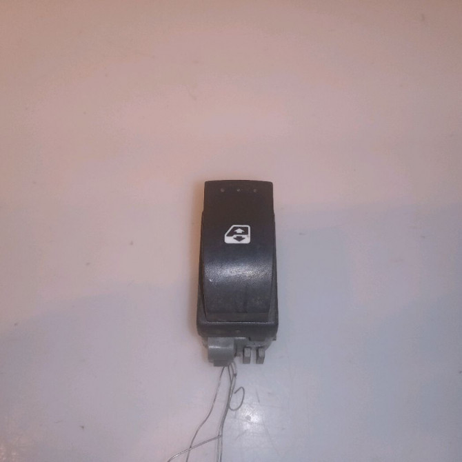 Commande lève-glace porte avant droite occasion RENAULT ESPACE IV Phase 1 09-2002->03-2006 2.2 DCI 8200220508 1
