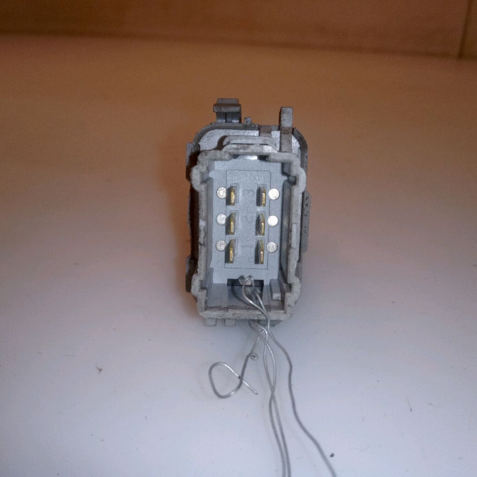 Commande lève-glace porte avant droite occasion RENAULT ESPACE IV Phase 1 09-2002->03-2006 2.2 DCI 8200220508 2