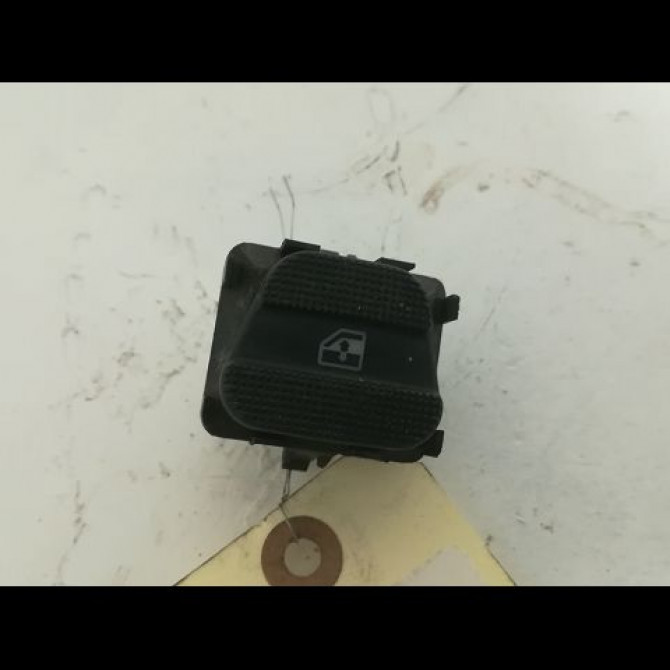 Commande lève-glace porte avant droite occasion VOLKSWAGEN GOLF III Phase 1 01-1992->12-1997 1.8i 90ch 1